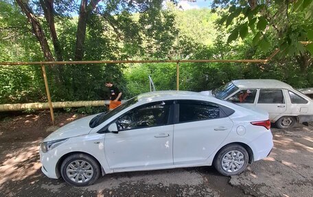 Hyundai Solaris II рестайлинг, 2017 год, 700 000 рублей, 6 фотография