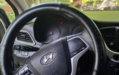 Hyundai Solaris II рестайлинг, 2017 год, 700 000 рублей, 3 фотография