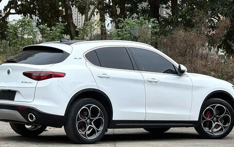 Alfa Romeo Stelvio, 2022 год, 2 915 000 рублей, 3 фотография