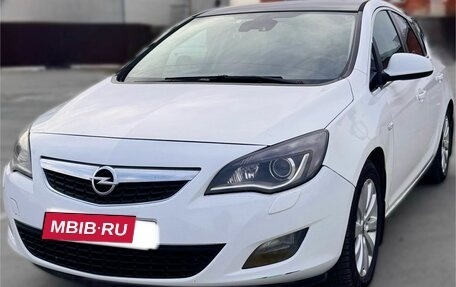 Opel Astra J, 2010 год, 699 000 рублей, 2 фотография