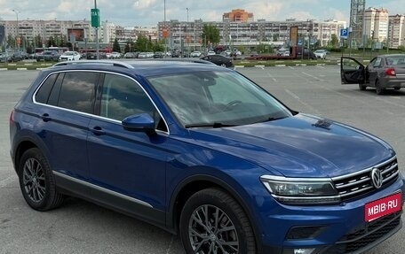 Volkswagen Tiguan II, 2018 год, 2 300 000 рублей, 1 фотография