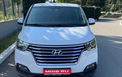 Hyundai Grand Starex Grand Starex I рестайлинг 2, 2018 год, 3 500 000 рублей, 1 фотография
