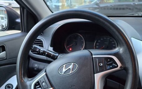 Hyundai Solaris II рестайлинг, 2012 год, 750 000 рублей, 23 фотография