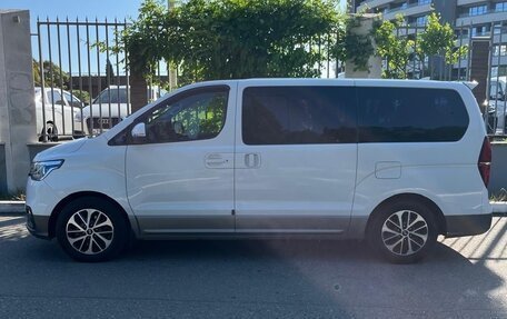 Hyundai Grand Starex Grand Starex I рестайлинг 2, 2018 год, 3 500 000 рублей, 4 фотография