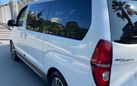 Hyundai Grand Starex Grand Starex I рестайлинг 2, 2018 год, 3 500 000 рублей, 5 фотография