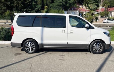 Hyundai Grand Starex Grand Starex I рестайлинг 2, 2018 год, 3 500 000 рублей, 6 фотография