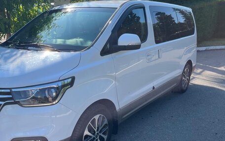 Hyundai Grand Starex Grand Starex I рестайлинг 2, 2018 год, 3 500 000 рублей, 8 фотография