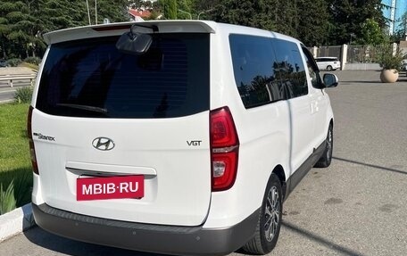 Hyundai Grand Starex Grand Starex I рестайлинг 2, 2018 год, 3 500 000 рублей, 7 фотография