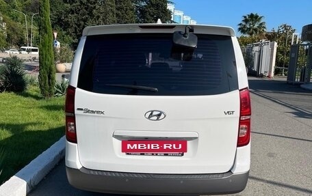 Hyundai Grand Starex Grand Starex I рестайлинг 2, 2018 год, 3 500 000 рублей, 2 фотография