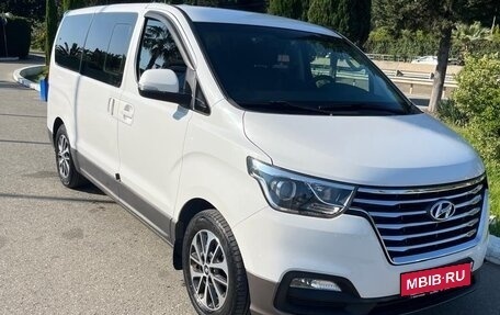 Hyundai Grand Starex Grand Starex I рестайлинг 2, 2018 год, 3 500 000 рублей, 3 фотография