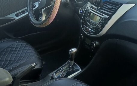 Hyundai Solaris II рестайлинг, 2011 год, 580 000 рублей, 7 фотография