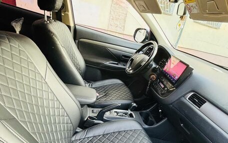 Mitsubishi Outlander III рестайлинг 3, 2015 год, 1 740 000 рублей, 8 фотография