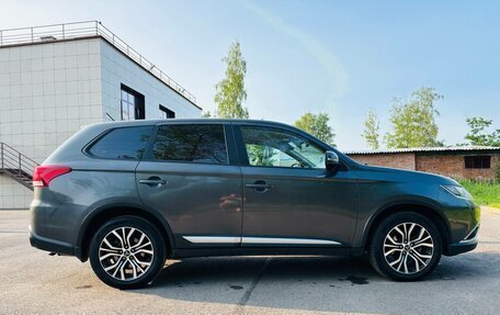 Mitsubishi Outlander III рестайлинг 3, 2015 год, 1 740 000 рублей, 9 фотография