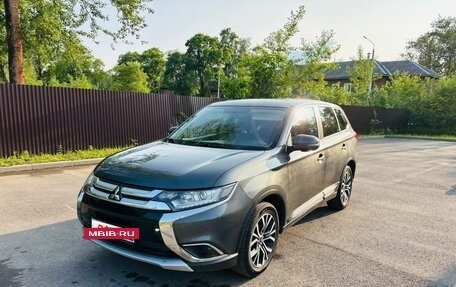 Mitsubishi Outlander III рестайлинг 3, 2015 год, 1 740 000 рублей, 3 фотография