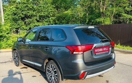 Mitsubishi Outlander III рестайлинг 3, 2015 год, 1 740 000 рублей, 4 фотография