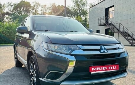 Mitsubishi Outlander III рестайлинг 3, 2015 год, 1 740 000 рублей, 2 фотография