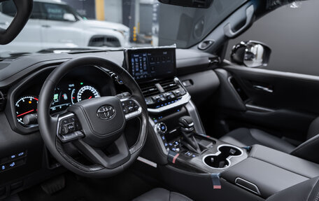 Toyota Land Cruiser, 2025 год, 12 000 000 рублей, 10 фотография