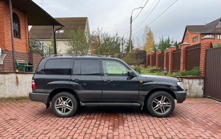 Toyota Land Cruiser 100 рестайлинг 2, 2003 год, 1 850 000 рублей, 2 фотография