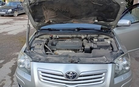 Toyota Avensis III рестайлинг, 2006 год, 730 000 рублей, 2 фотография