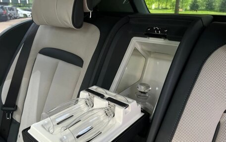 Rolls-Royce Cullinan, 2020 год, 45 000 000 рублей, 14 фотография