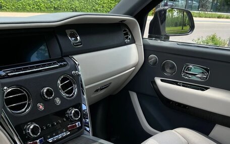Rolls-Royce Cullinan, 2020 год, 45 000 000 рублей, 20 фотография