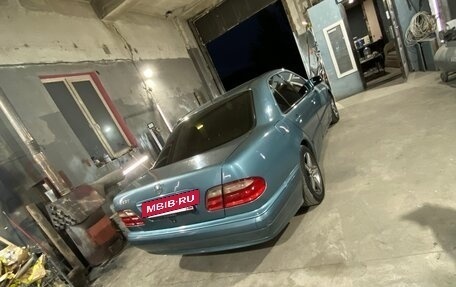 Mercedes-Benz E-Класс, 2002 год, 420 000 рублей, 3 фотография