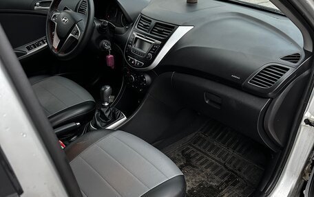 Hyundai Solaris II рестайлинг, 2015 год, 900 000 рублей, 6 фотография