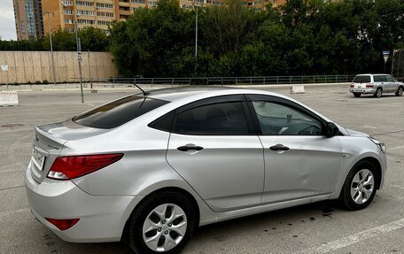 Hyundai Solaris II рестайлинг, 2015 год, 900 000 рублей, 4 фотография