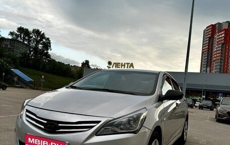 Hyundai Solaris II рестайлинг, 2015 год, 900 000 рублей, 1 фотография