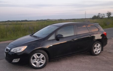 Opel Astra J, 2011 год, 750 000 рублей, 1 фотография