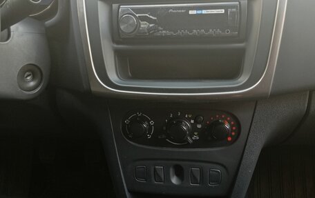 Renault Logan II, 2015 год, 720 000 рублей, 2 фотография