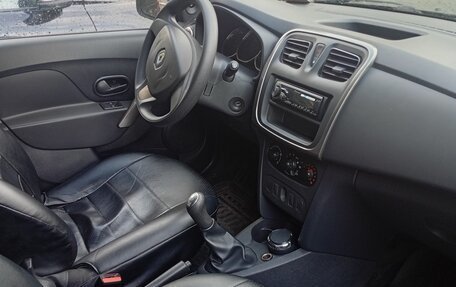Renault Logan II, 2015 год, 720 000 рублей, 4 фотография