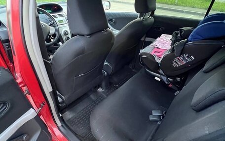 Toyota Yaris III рестайлинг, 2006 год, 500 000 рублей, 10 фотография
