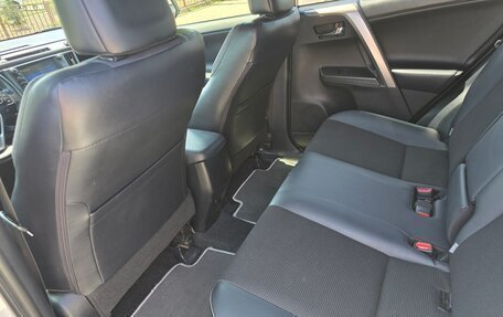 Toyota RAV4, 2017 год, 2 990 000 рублей, 5 фотография