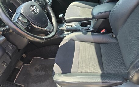 Toyota RAV4, 2017 год, 2 990 000 рублей, 6 фотография