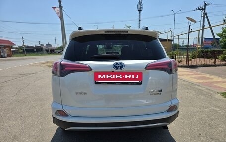 Toyota RAV4, 2017 год, 2 990 000 рублей, 2 фотография
