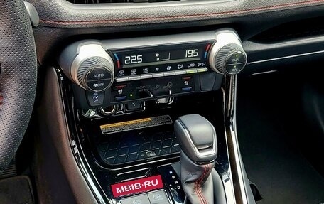 Toyota RAV4, 2021 год, 4 200 000 рублей, 15 фотография