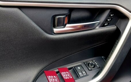 Toyota RAV4, 2021 год, 4 200 000 рублей, 23 фотография
