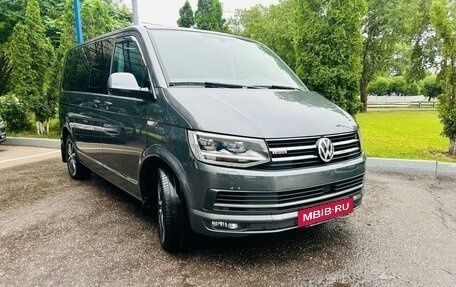 Volkswagen Multivan T6 рестайлинг, 2019 год, 6 150 000 рублей, 2 фотография