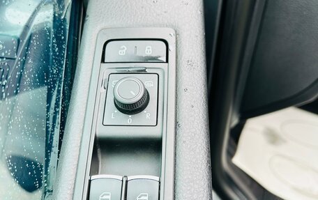 Volkswagen Multivan T6 рестайлинг, 2019 год, 6 150 000 рублей, 18 фотография