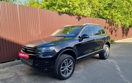 Volkswagen Touareg III, 2011 год, 2 100 000 рублей, 2 фотография