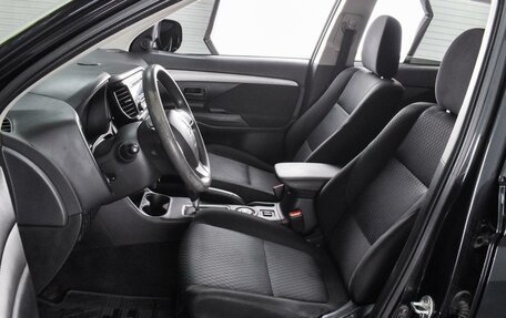 Mitsubishi Outlander III рестайлинг 3, 2013 год, 1 579 000 рублей, 10 фотография