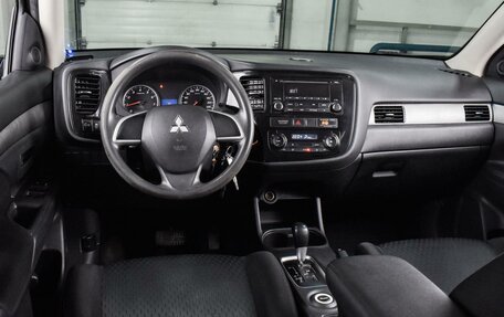 Mitsubishi Outlander III рестайлинг 3, 2013 год, 1 579 000 рублей, 6 фотография