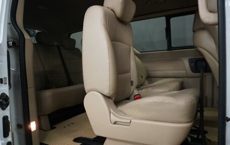 Hyundai H-1 II рестайлинг, 2016 год, 1 989 000 рублей, 12 фотография