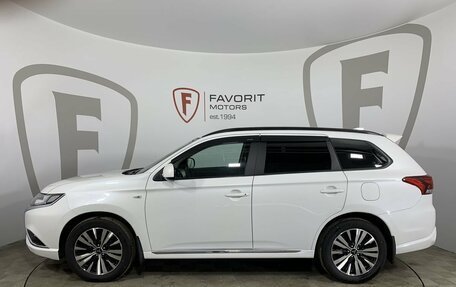 Mitsubishi Outlander III рестайлинг 3, 2022 год, 2 599 000 рублей, 5 фотография