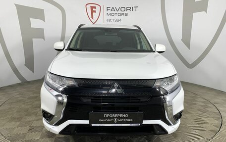 Mitsubishi Outlander III рестайлинг 3, 2022 год, 2 599 000 рублей, 2 фотография