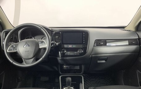 Mitsubishi Outlander III рестайлинг 3, 2022 год, 2 599 000 рублей, 7 фотография