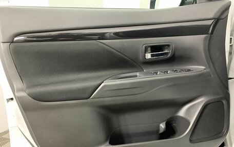 Mitsubishi Outlander III рестайлинг 3, 2022 год, 2 599 000 рублей, 8 фотография