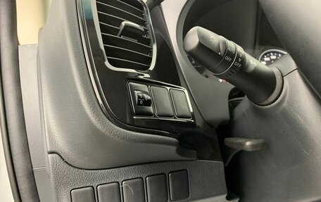 Mitsubishi Outlander III рестайлинг 3, 2022 год, 2 599 000 рублей, 9 фотография