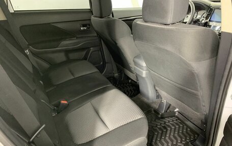 Mitsubishi Outlander III рестайлинг 3, 2022 год, 2 599 000 рублей, 16 фотография